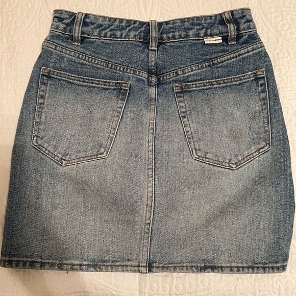 Size 25 waist Billabong denim mini skirt - Picture 2 of 3